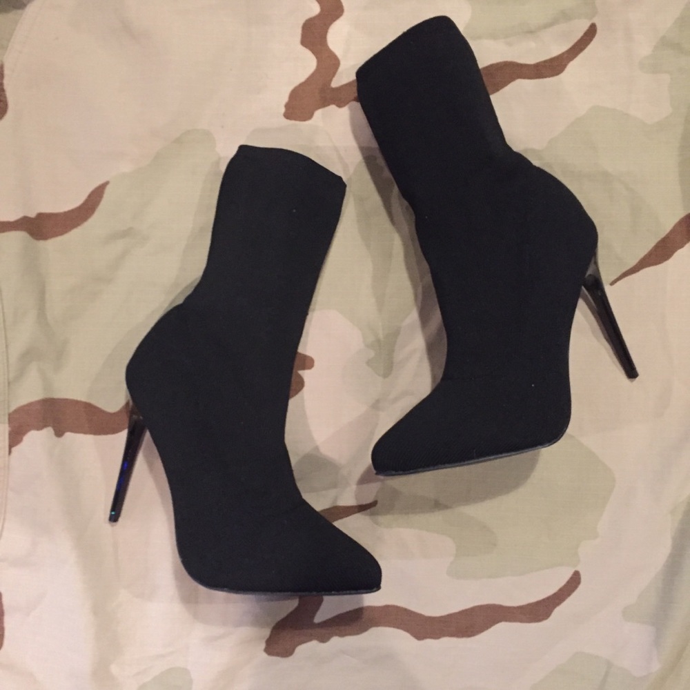🆕 Black Sock Booties w Stiletto Heel Size 6.5